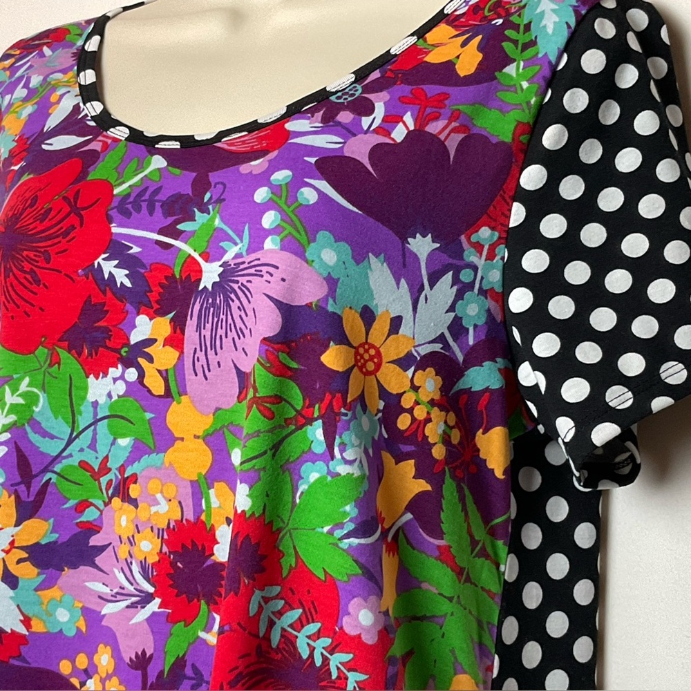 ⚫🔴🟢LuLaRoe Floral w/Polka Dot Sleeves - Purple Multi *DISCOUNTED SHIPPING*